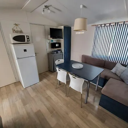 Regina Mobile 3 Bedrooms, 100m To Beach, Family Friendly * Sveti Filip i Jakov