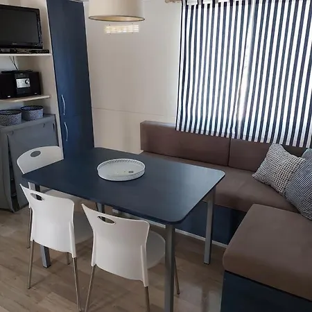 Regina Mobile 3 Bedrooms, 100m To Beach, Family Friendly * Sveti Filip i Jakov
