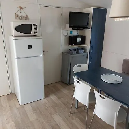 Regina Mobile 3 Bedrooms, 100m To Beach, Family Friendly * Sveti Filip i Jakov