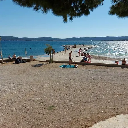 Regina Mobile 3 Bedrooms, 100m To Beach, Family Friendly Kemp Sveti Filip i Jakov