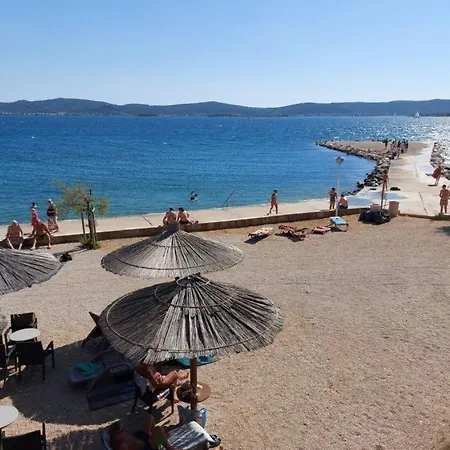 Regina Mobile 3 Bedrooms, 100m To Beach, Family Friendly Kemp Sveti Filip i Jakov