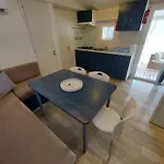 Regina Mobile 3 Bedrooms, 100m To Beach, Family Friendly Camping Sveti Filip i Jakov