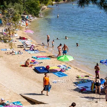 Regina Mobile 3 Bedrooms, 100m To Beach, Family Friendly Parque de Campismo Sveti Filip i Jakov