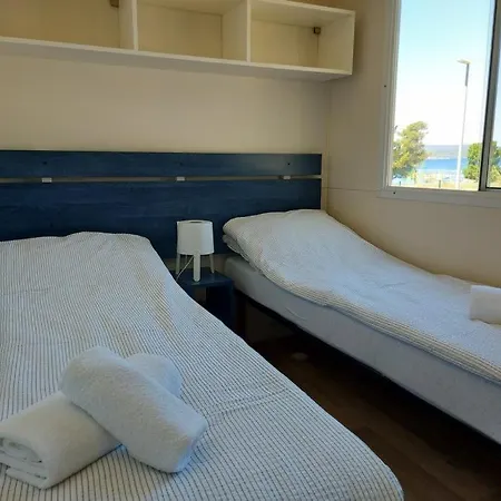 Regina Mobile 3 Bedrooms, 100m To Beach, Family Friendly Sveti Filip i Jakov
