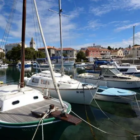 Regina Mobile 3 Bedrooms, 100m To Beach, Family Friendly Sveti Filip i Jakov